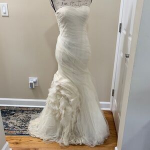 Elegant Strapless Wedding Dress in Cream